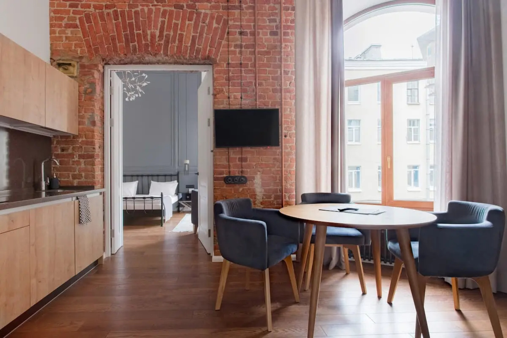 Меблированные комнаты F12