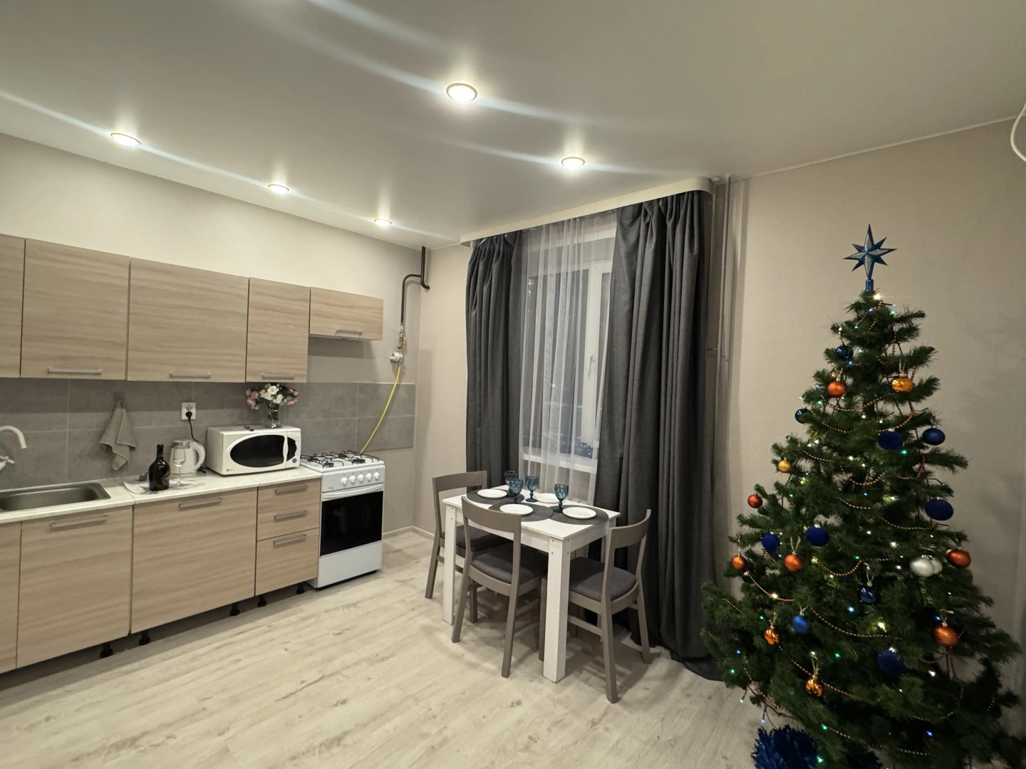 Квартира 1 комнатная квартира-студия с балконом для 4 гостей