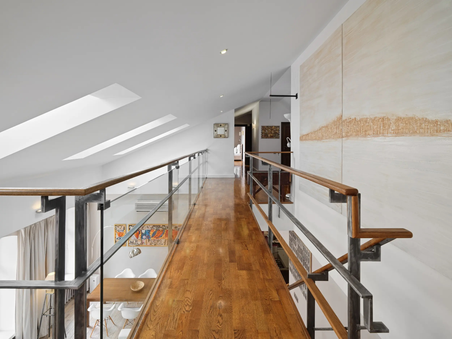 Апартаменты Двухуровневые Palazzo 250 кв.м с Высокими Потолками и Мансардными Окнами