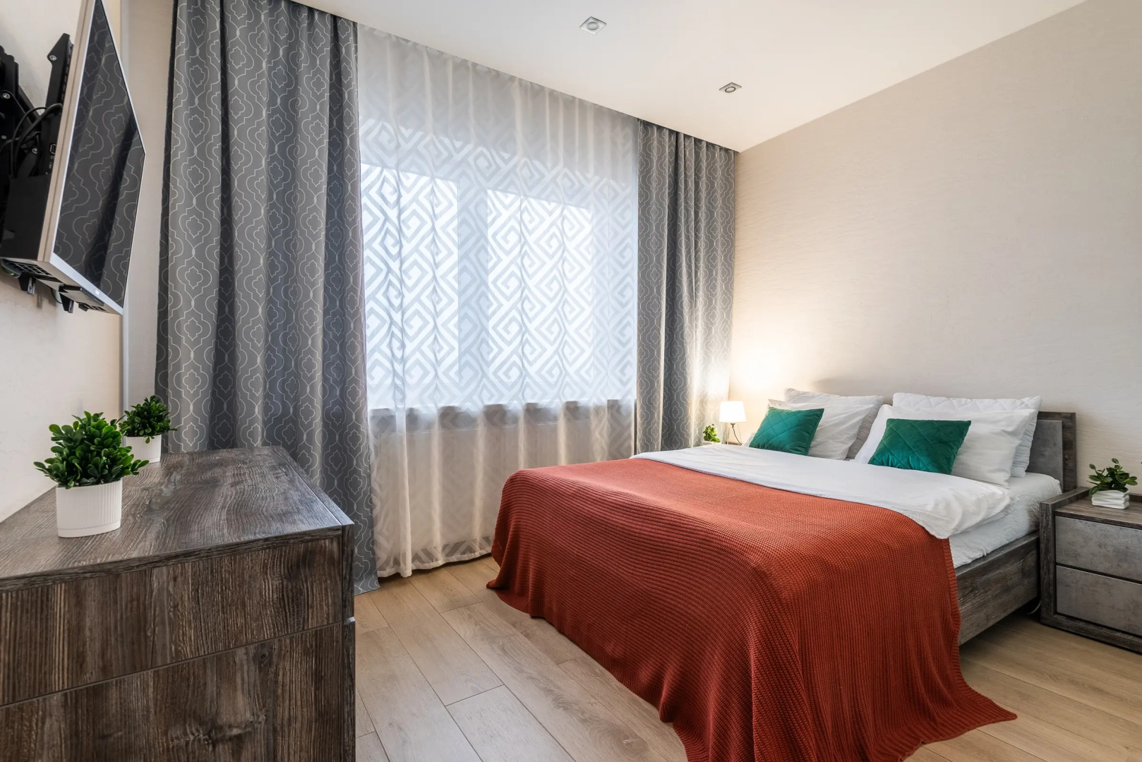 Квартира на сутки Центр Новый дом Кондиционер Wi-Fi Кухня объединена с жилой зоной Отдельная спальня