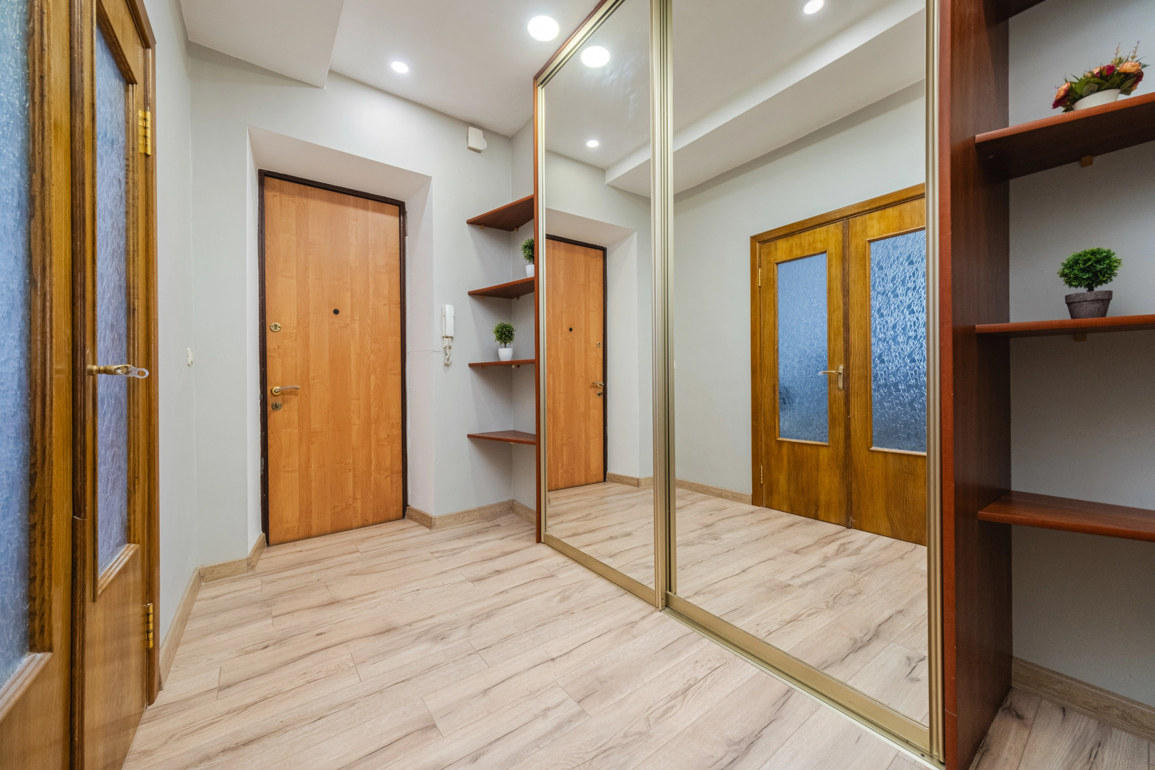 Квартира Двухкомнатная возле вокзала