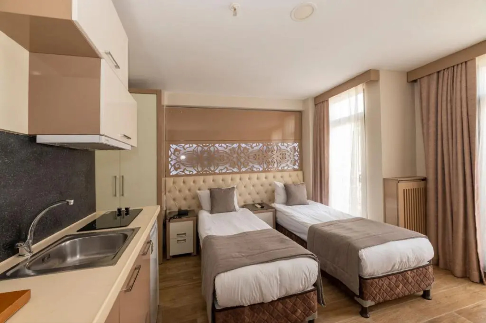 Отель Taksim Peri Suite