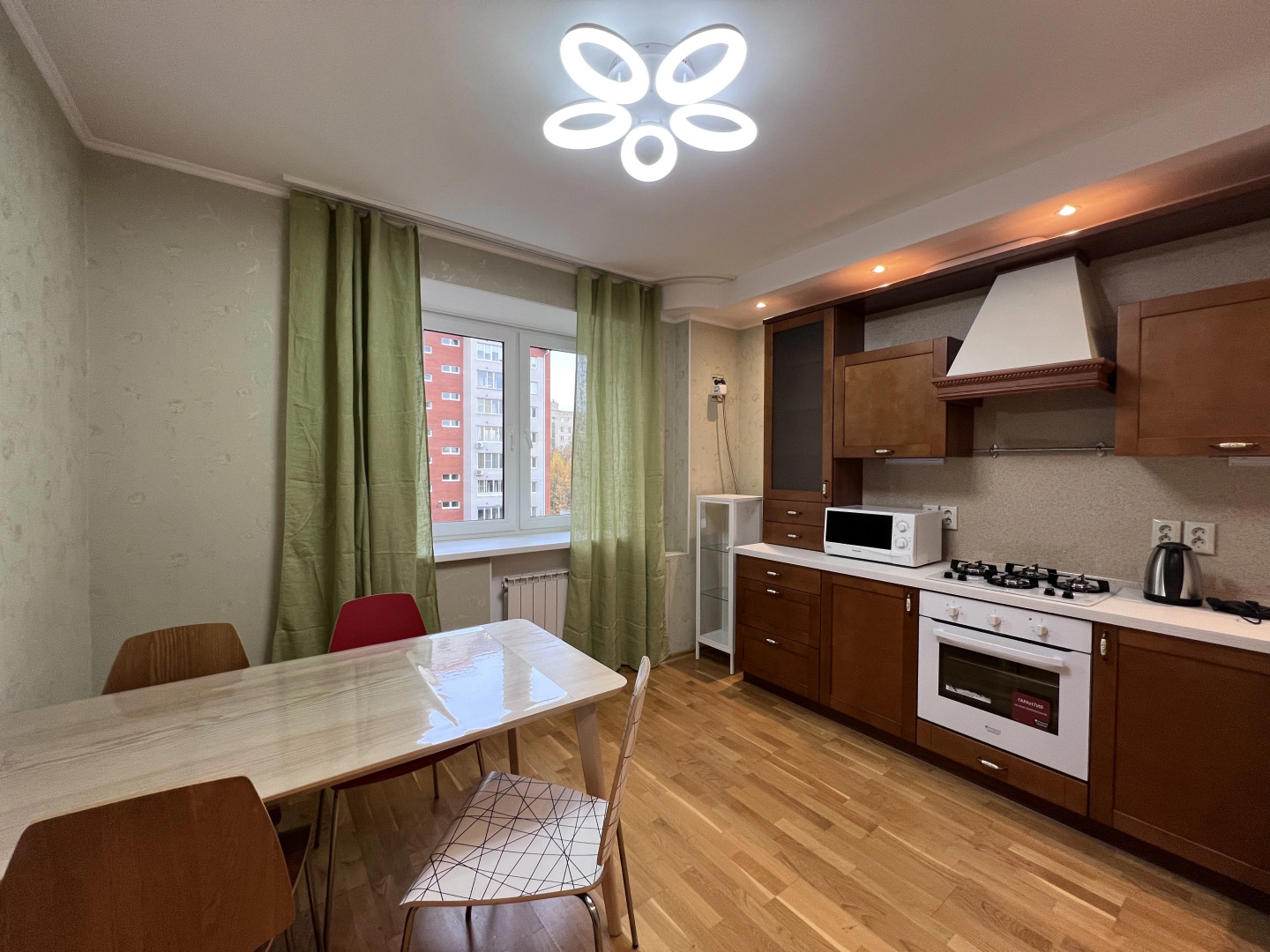 Квартира Просторная с Прекрасным Видом из Окна