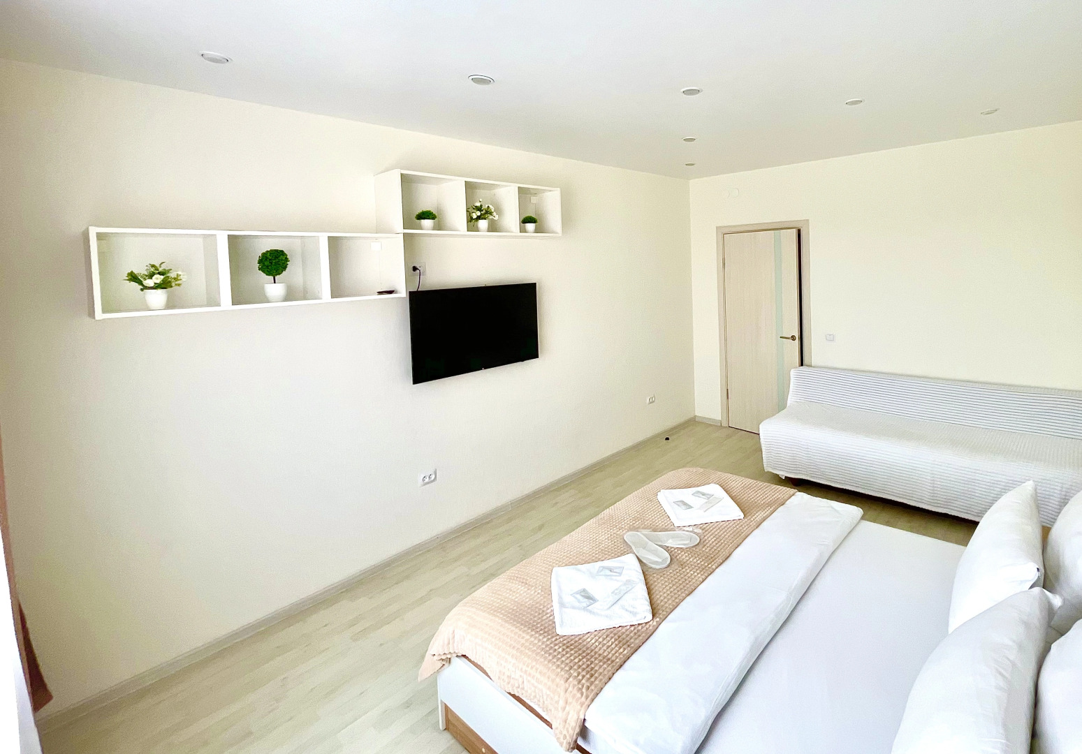 Апартаменты Светлые на Фомушина с Видом на Парк