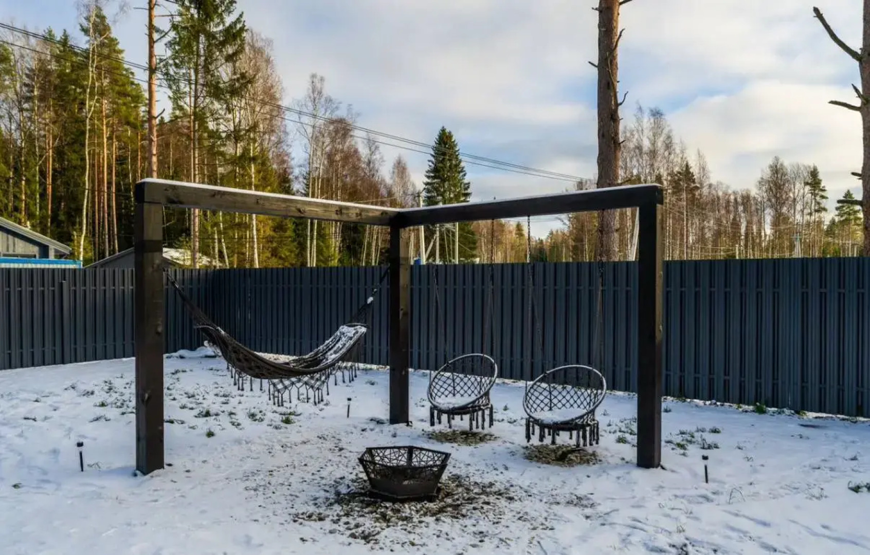 Частный дом Дом в сосновом лесу