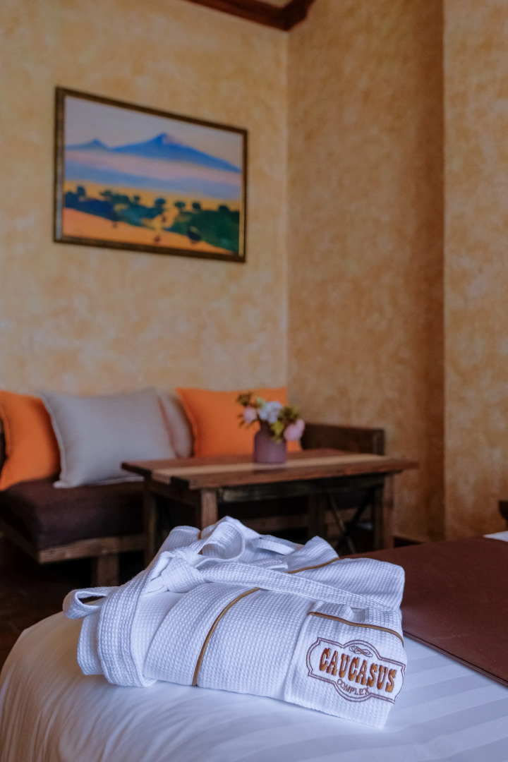 Отель Кавказ