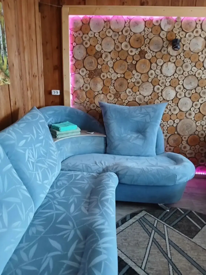 Частный Дом в Центpе Дeревни Взвад