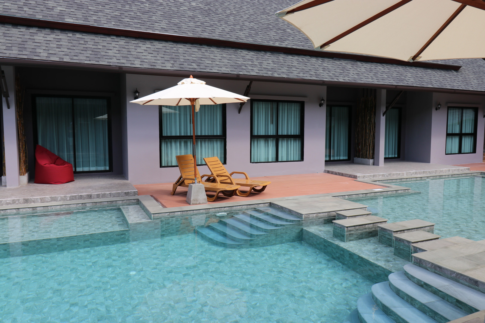 Отель The Scene Cliff View Villas