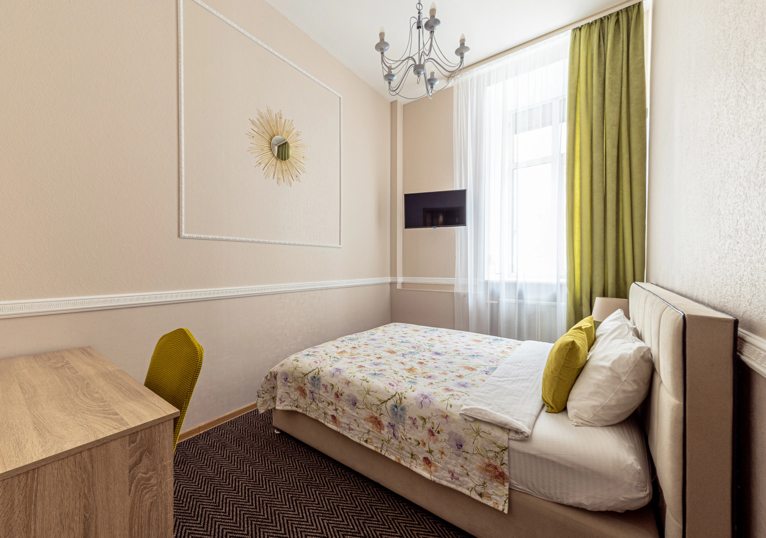 Отель Искра