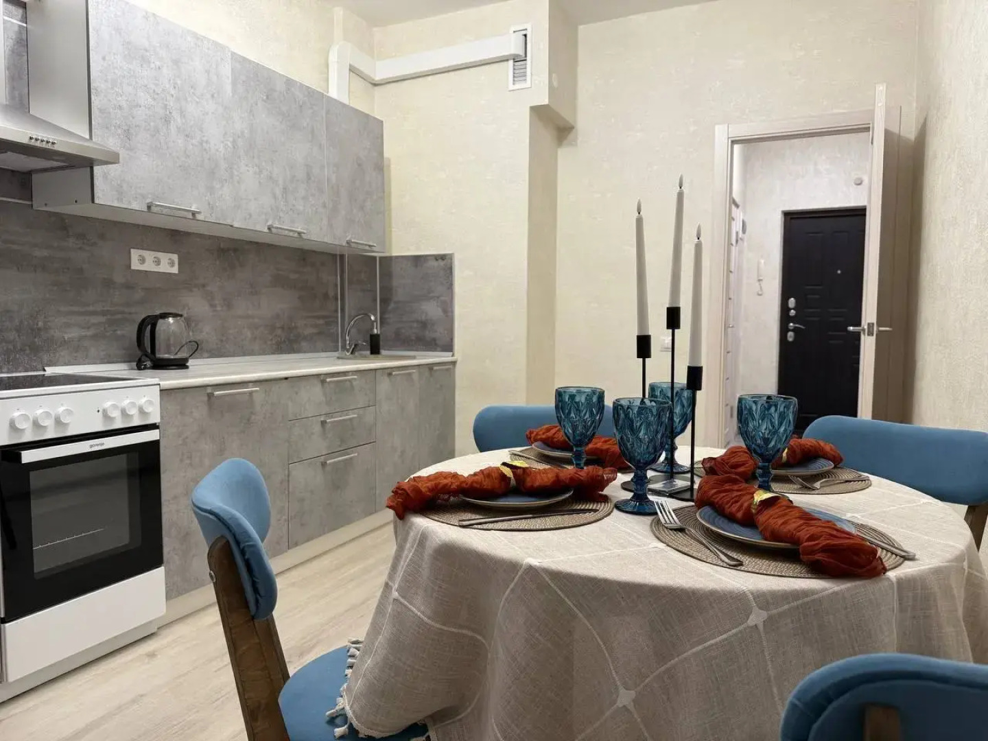 Квартира с видом на реку Великая