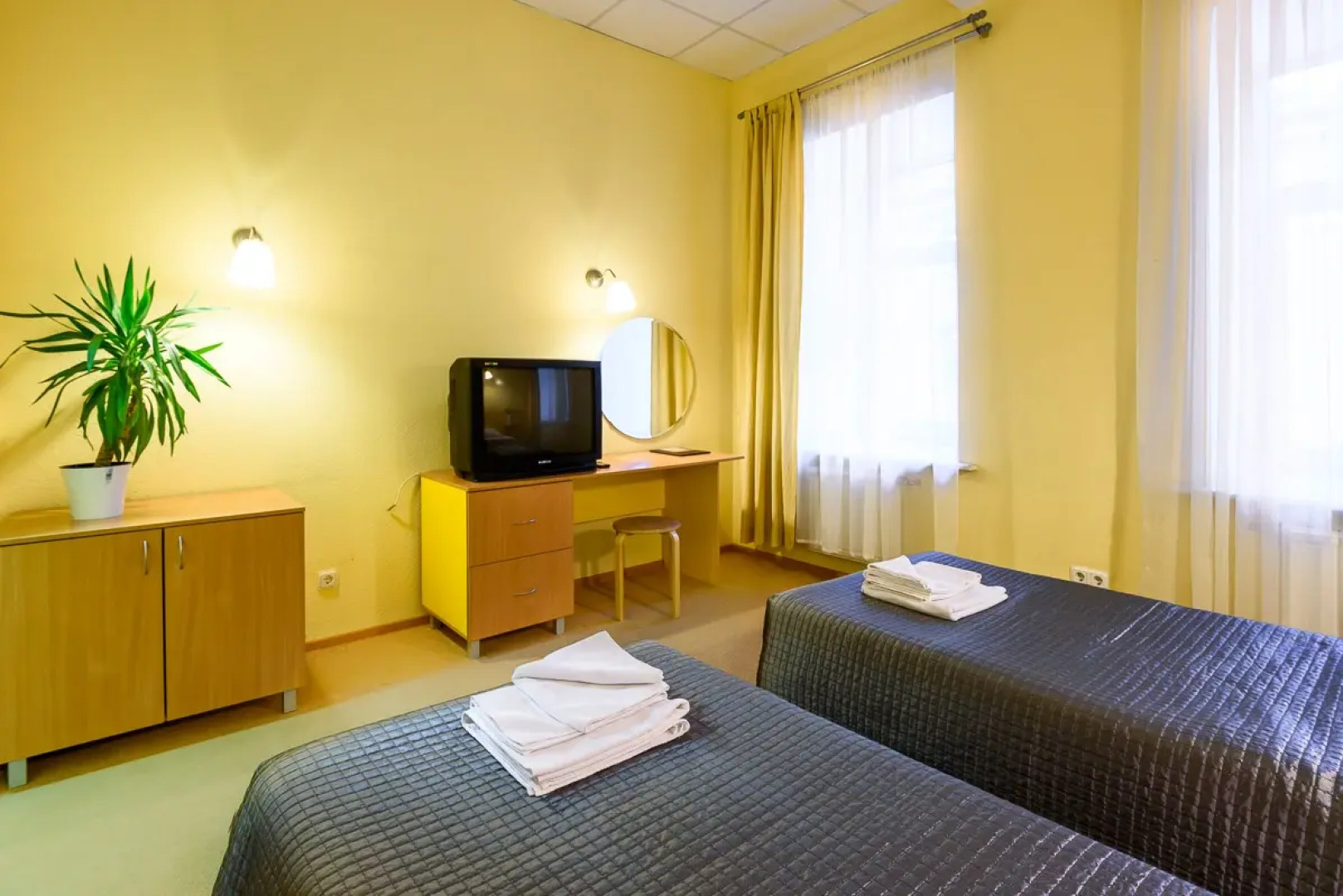 Отель Red Apple