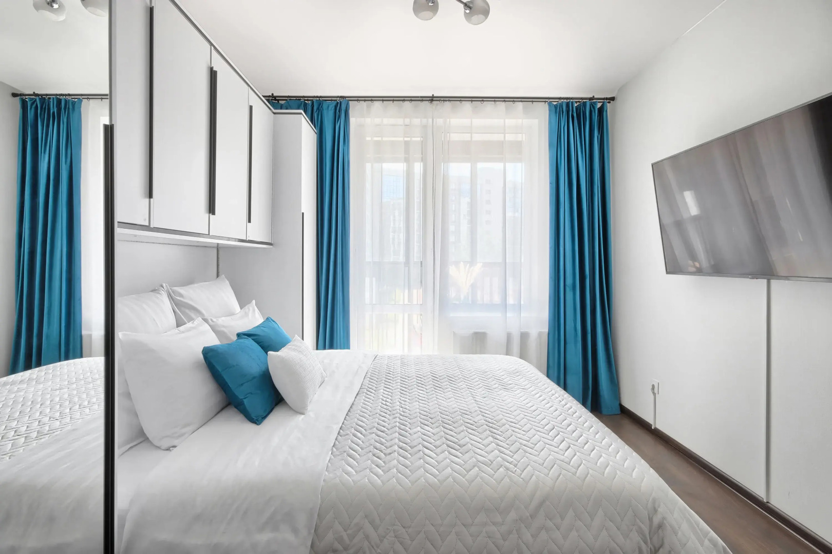 Квартира Пространство Бирюзовый Треугольник