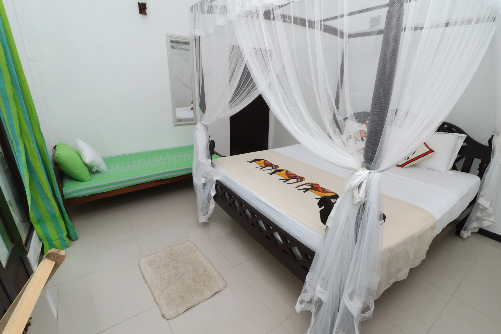 Отель Yoho Aura