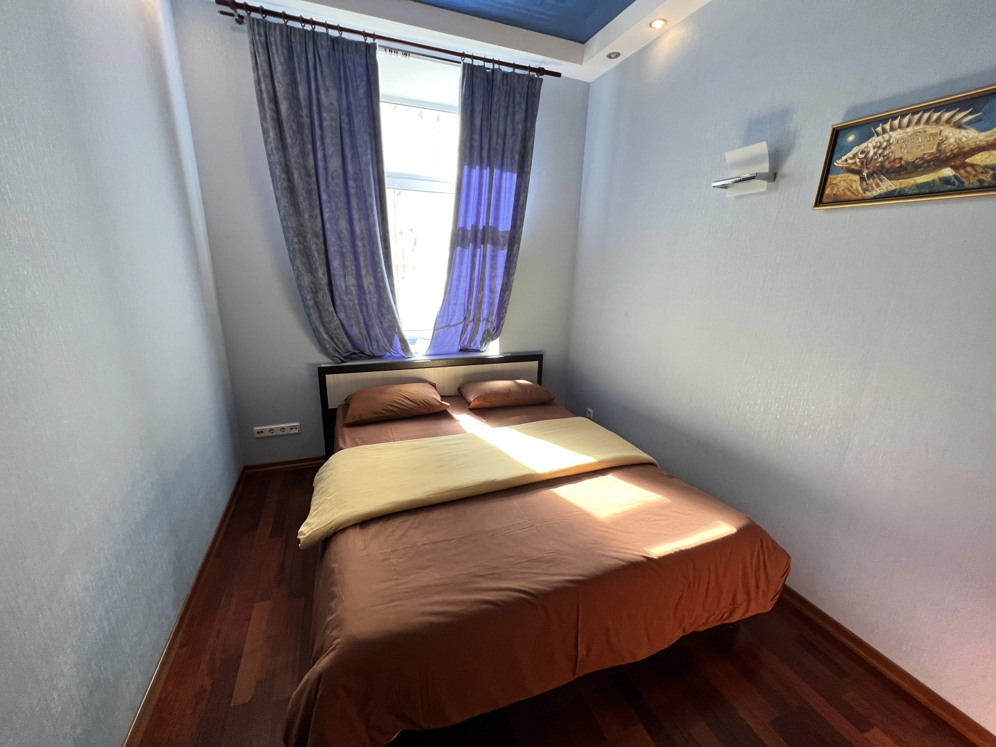 Трехкомнатная квартира с сауной и джакузи Парковка