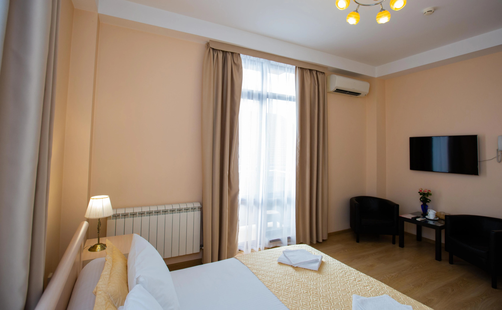 Отель София