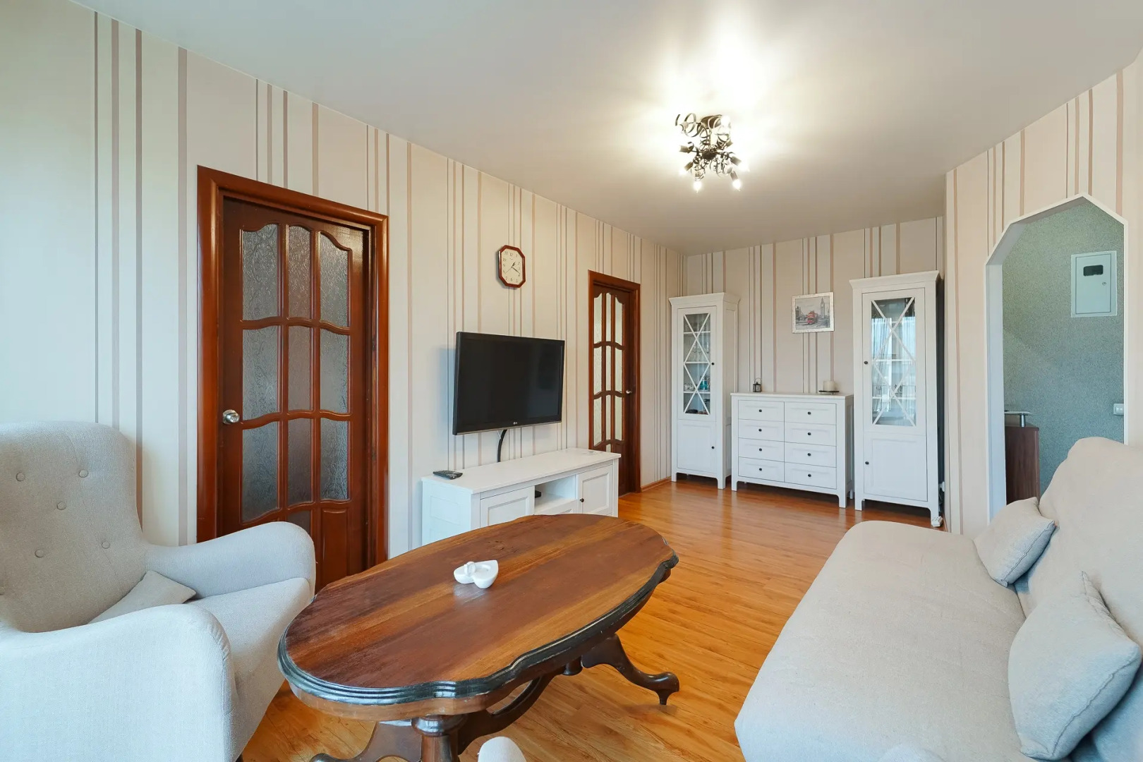 Трехкомнатная Квартира на проспекте Независимости 52