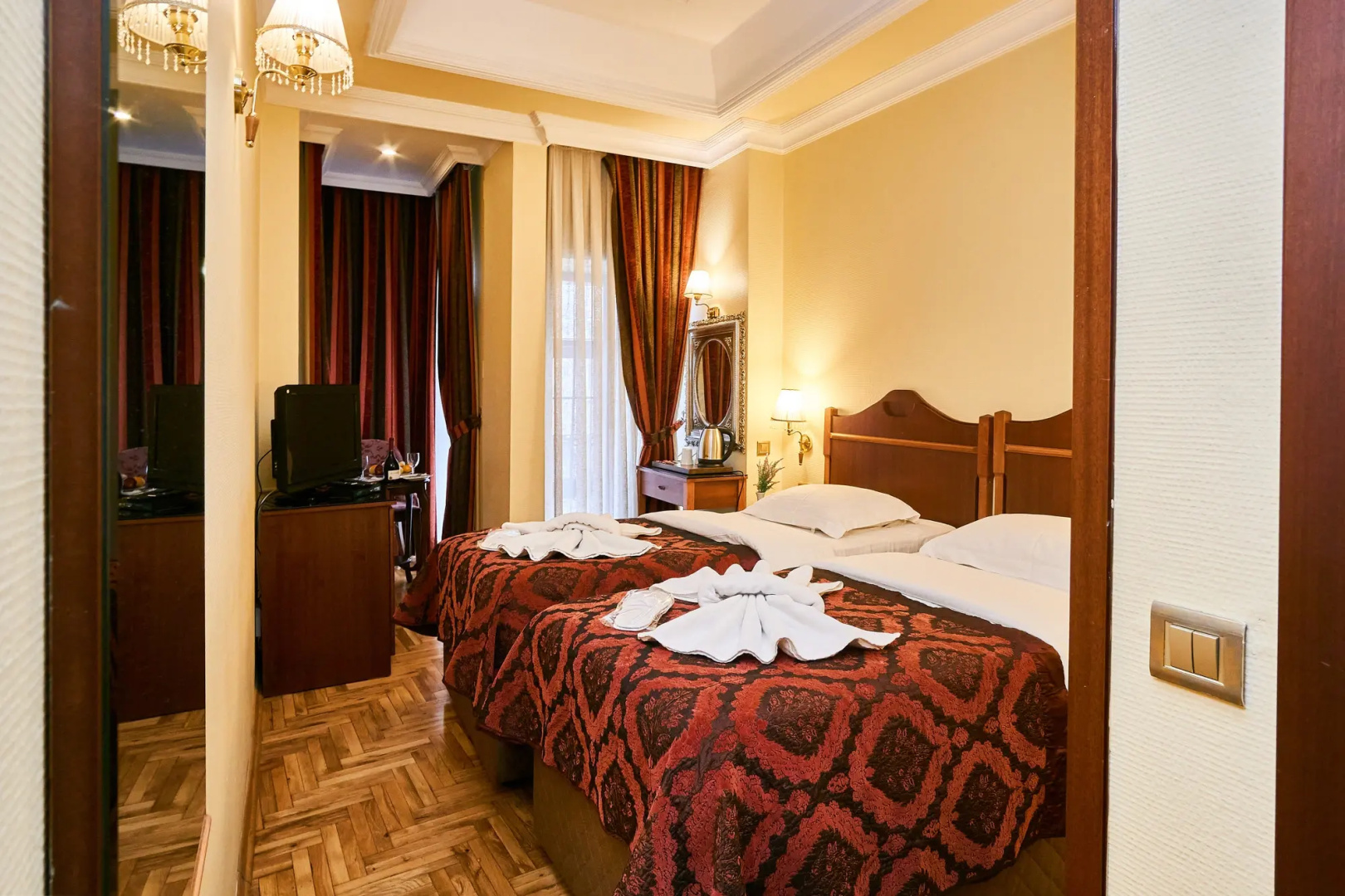 Отель Amber Hotel Istanbul