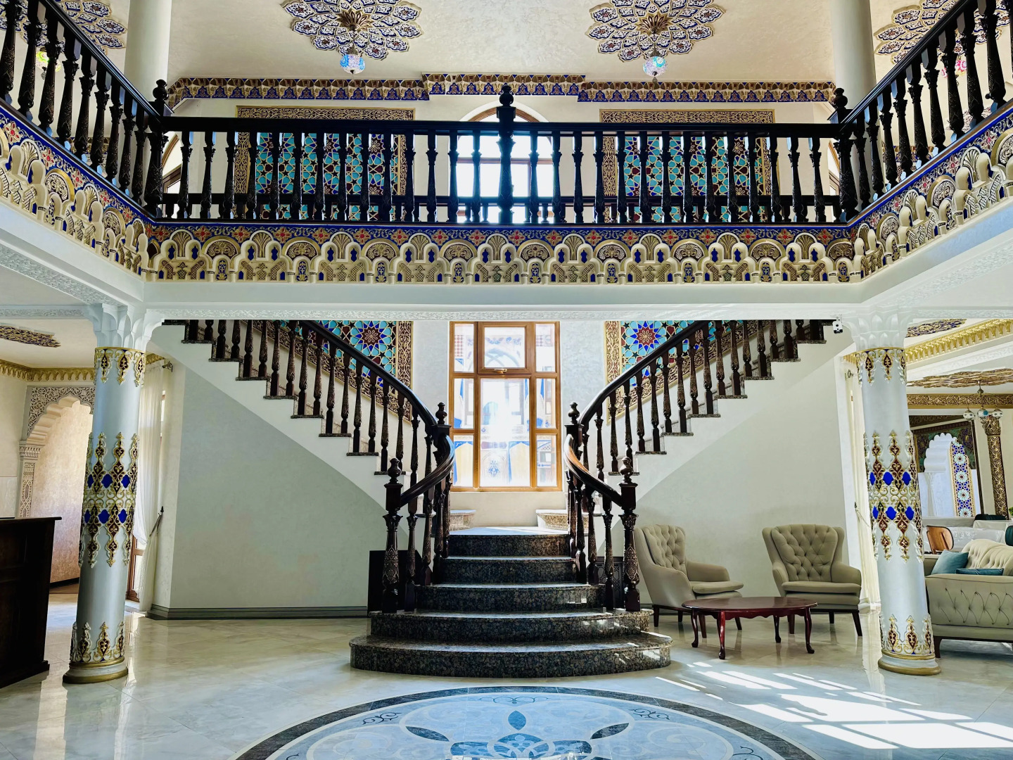 Отель Ayvan Plaza