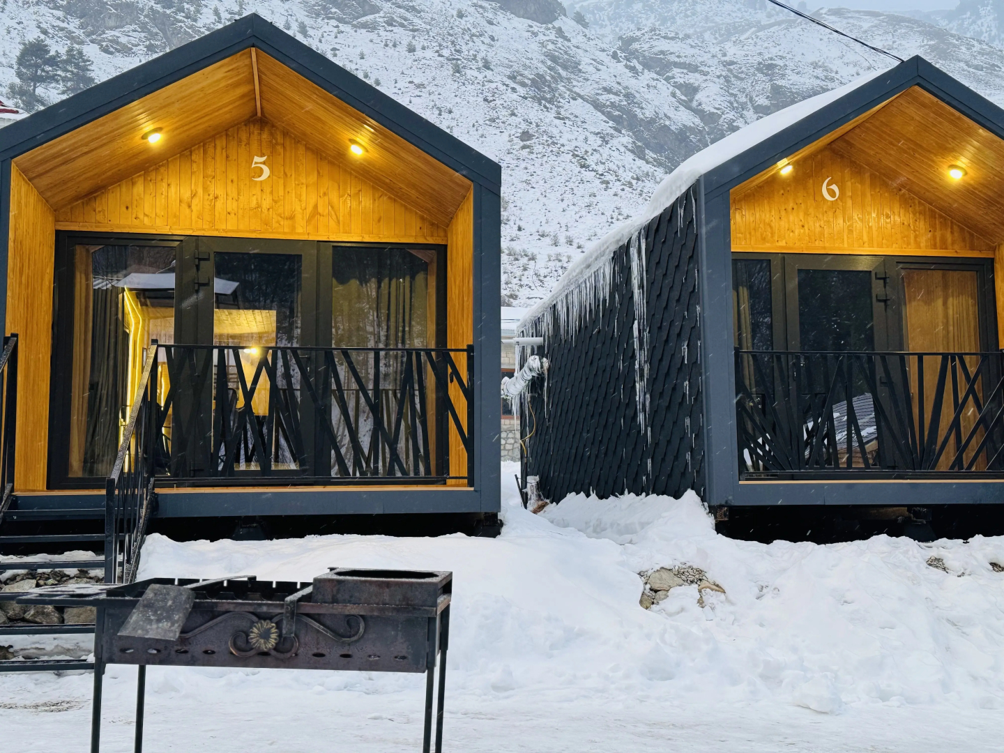 Частный дом с видом на Кавказский хребет