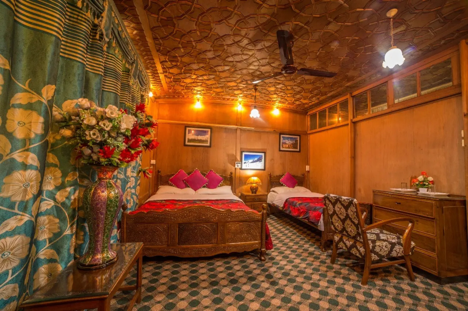 Отель Swan Group Of Houseboats