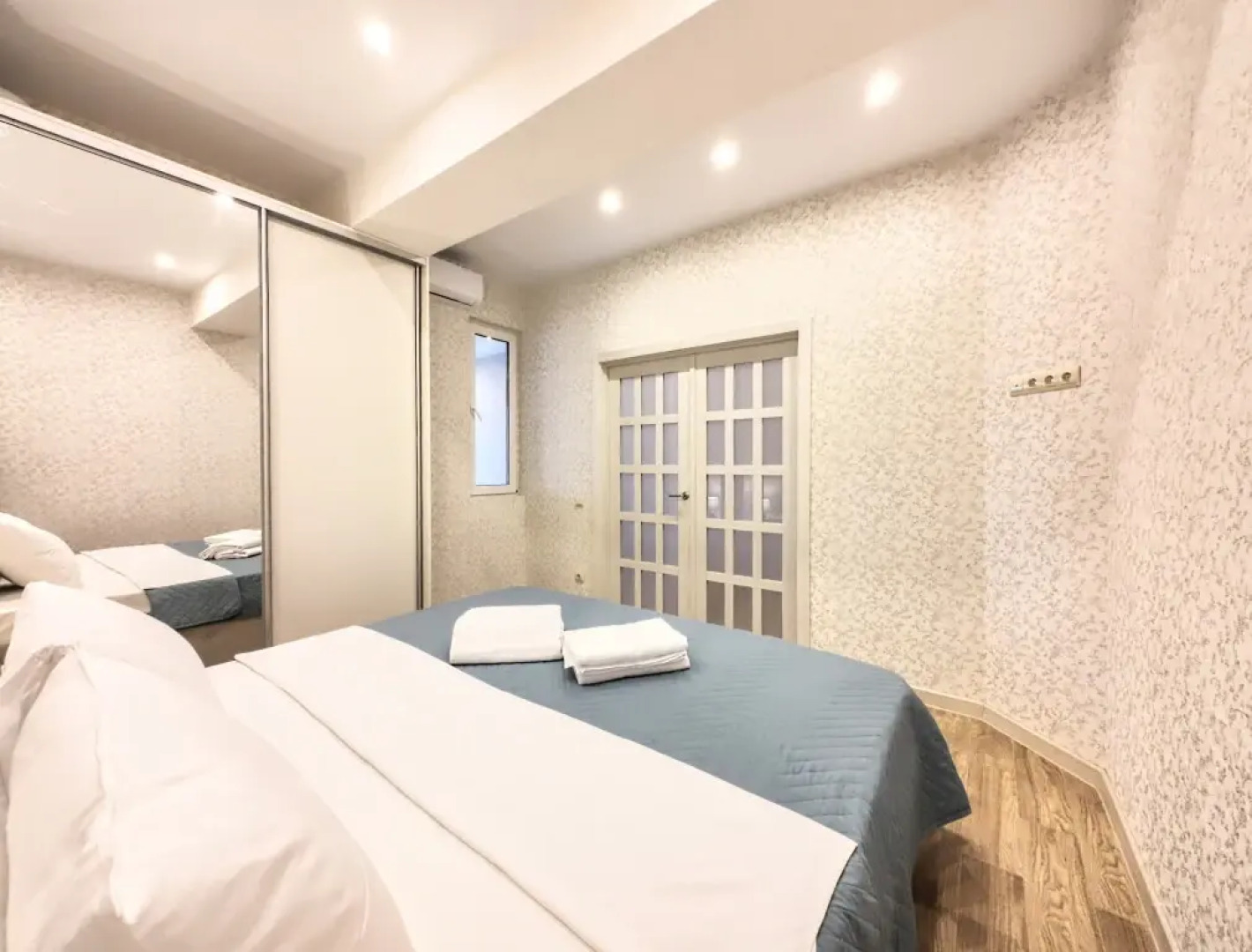 Апартаменты M Apartments SvetlanaPark