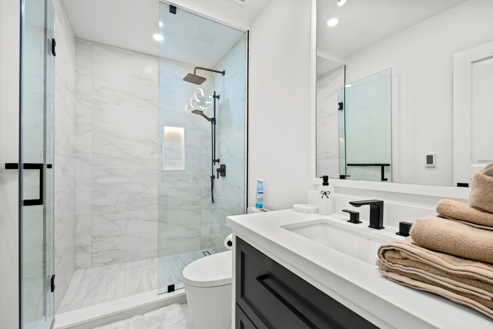 Частный дом Globalstay Luxury 4-Bedroom near Wonderland near Wonderland with Free Parking