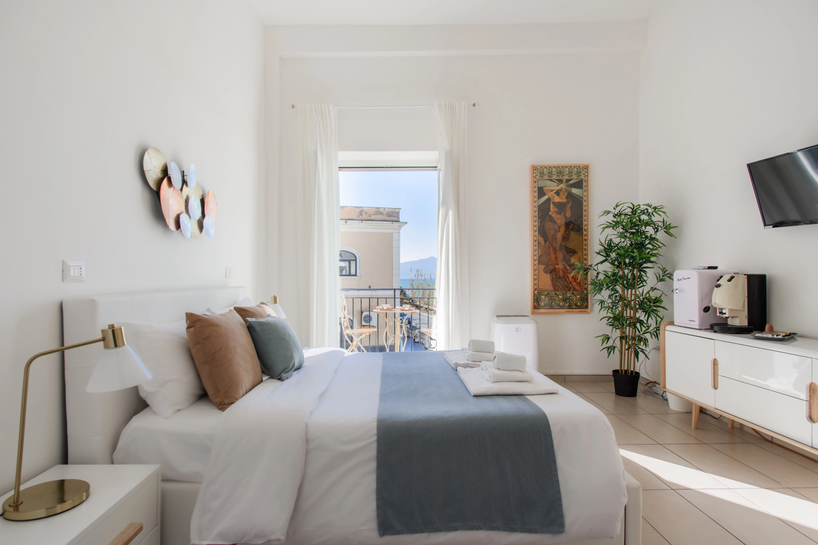 Naro Suites and Rooms