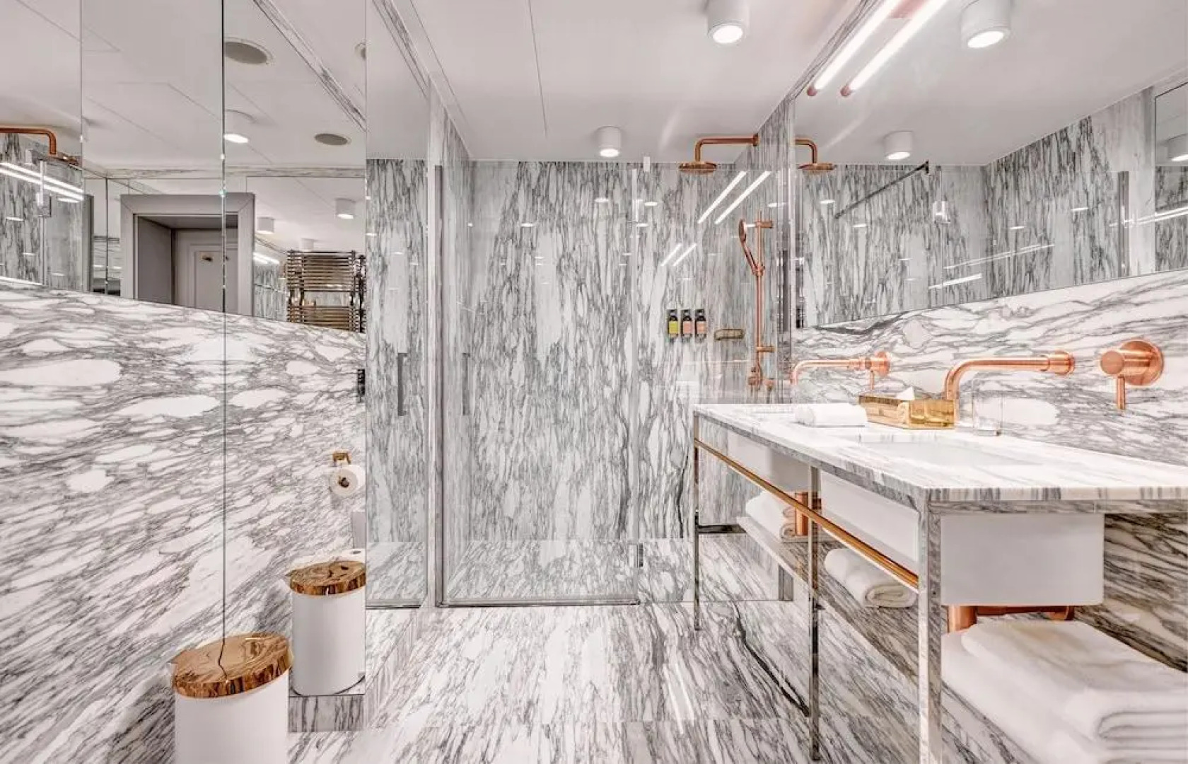 Отель H15 Luxury Palace