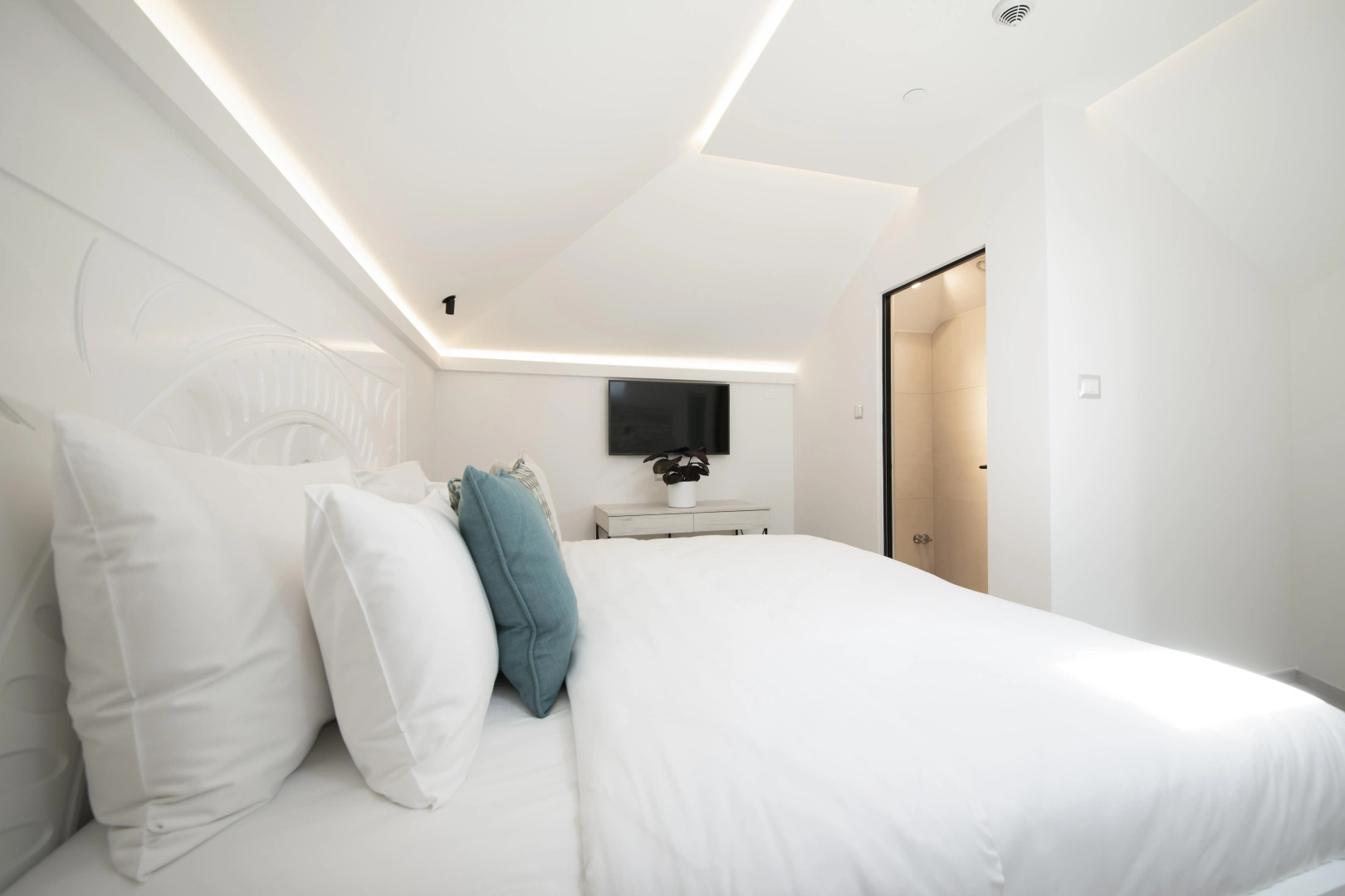 Lazure Hotel and Marina