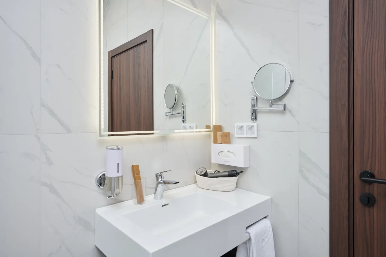 Отель Aura CityHotel