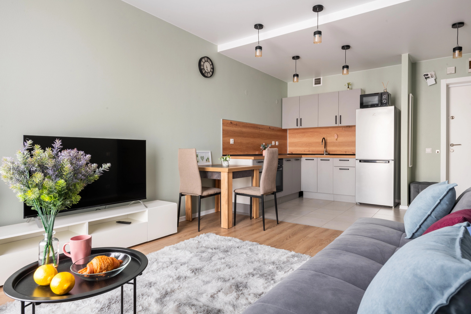 Квартира Видовая дизайнерская евродвушка у метро Озерная высокий этаж