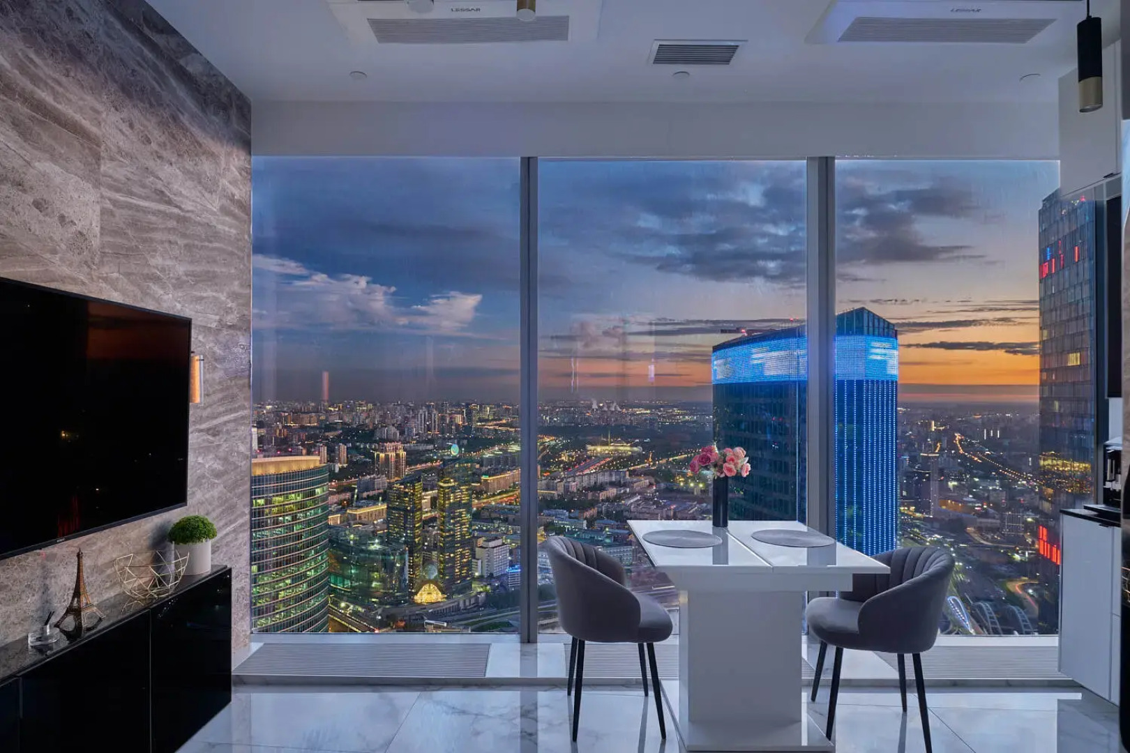 Апартаменты Sky City Moscow 80 этаж Вид на МГУ, Лужники, Парк победы, Воробьевы горы! Уникальный вид!