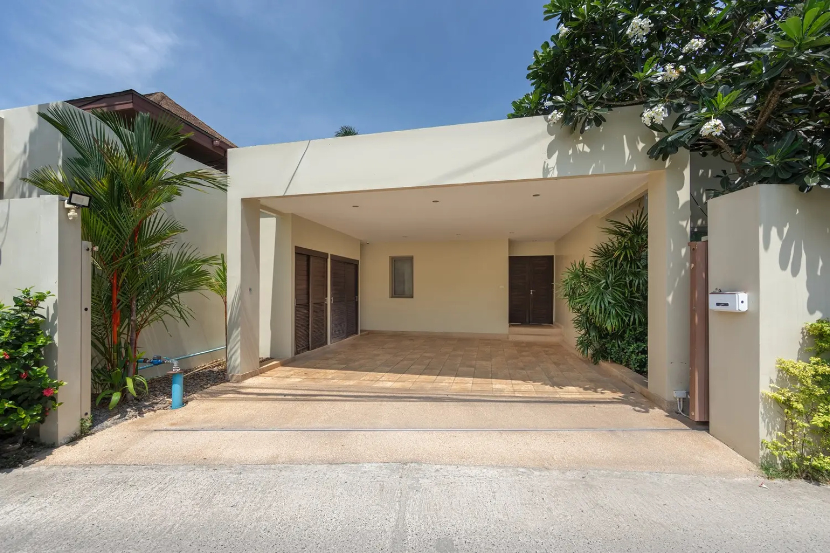 Вилла Nai Harn Pool Villa Bond