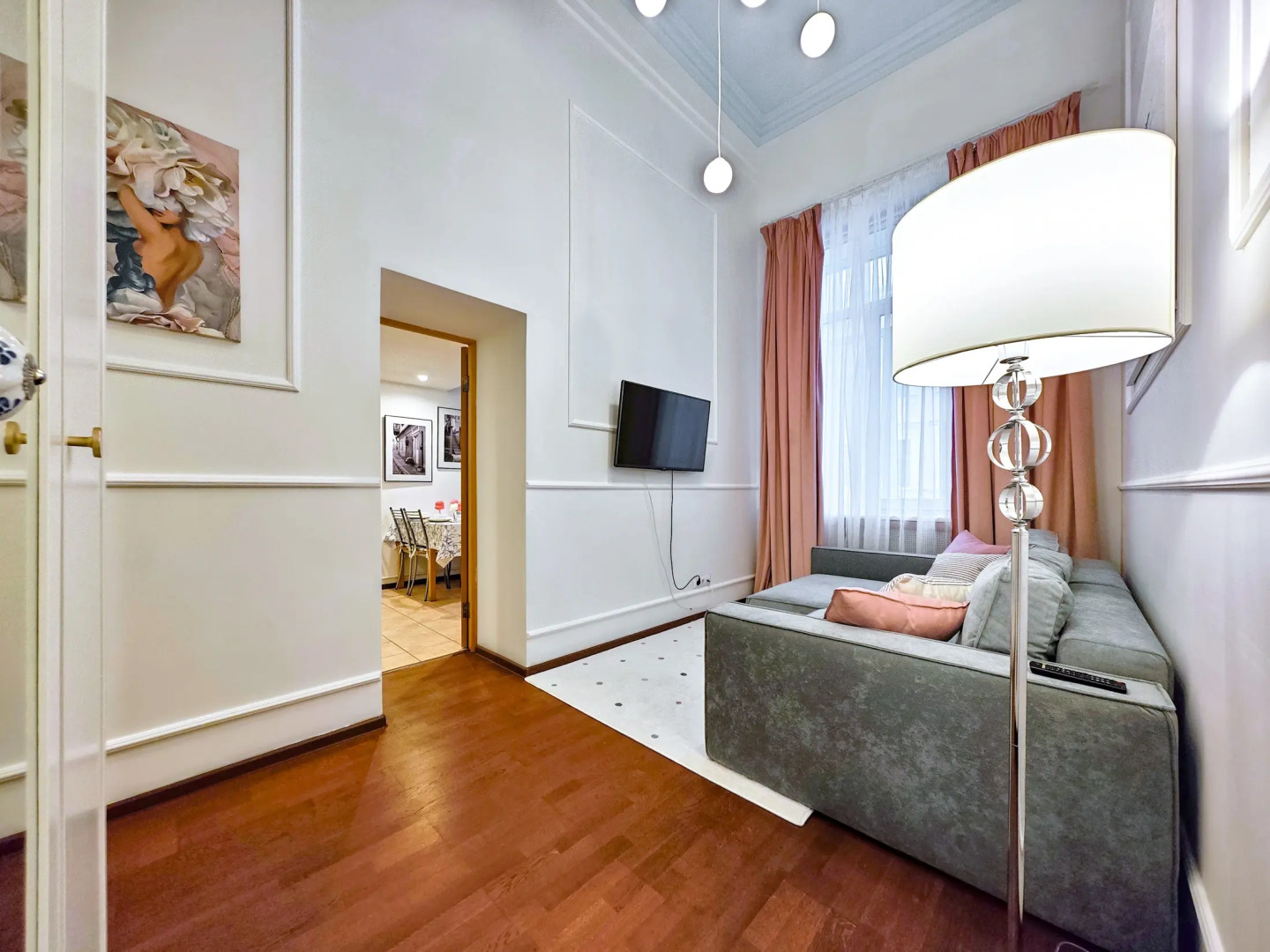 Апартаменты Невский 18 Николь и Мишель