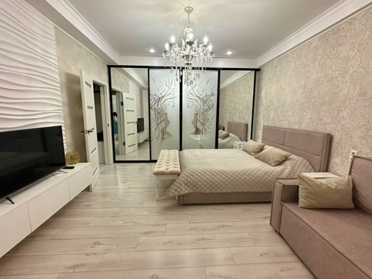 Апартаменты Чкалова 37 на четвертом этаже с лоджией