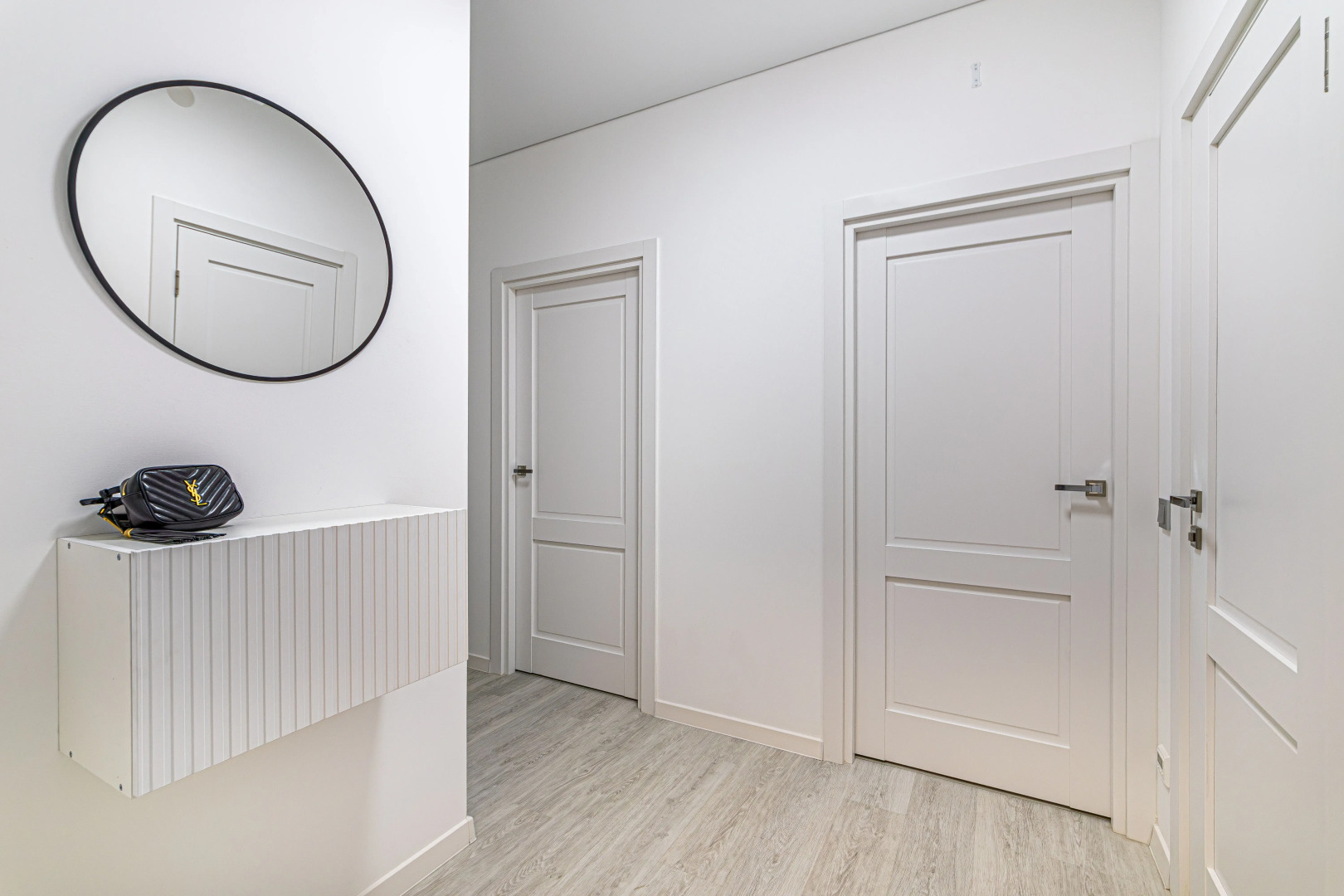 4flats MONOCHROME Квартира у набережной Невы в ЖК бизнес-класса