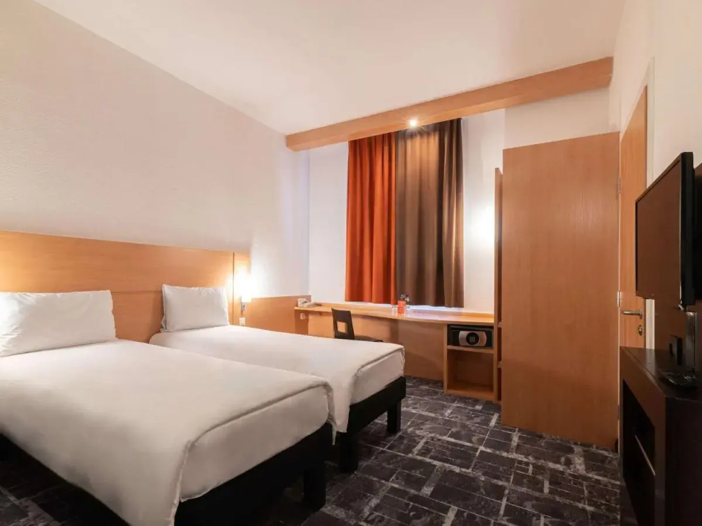 Отель Ibis Астана