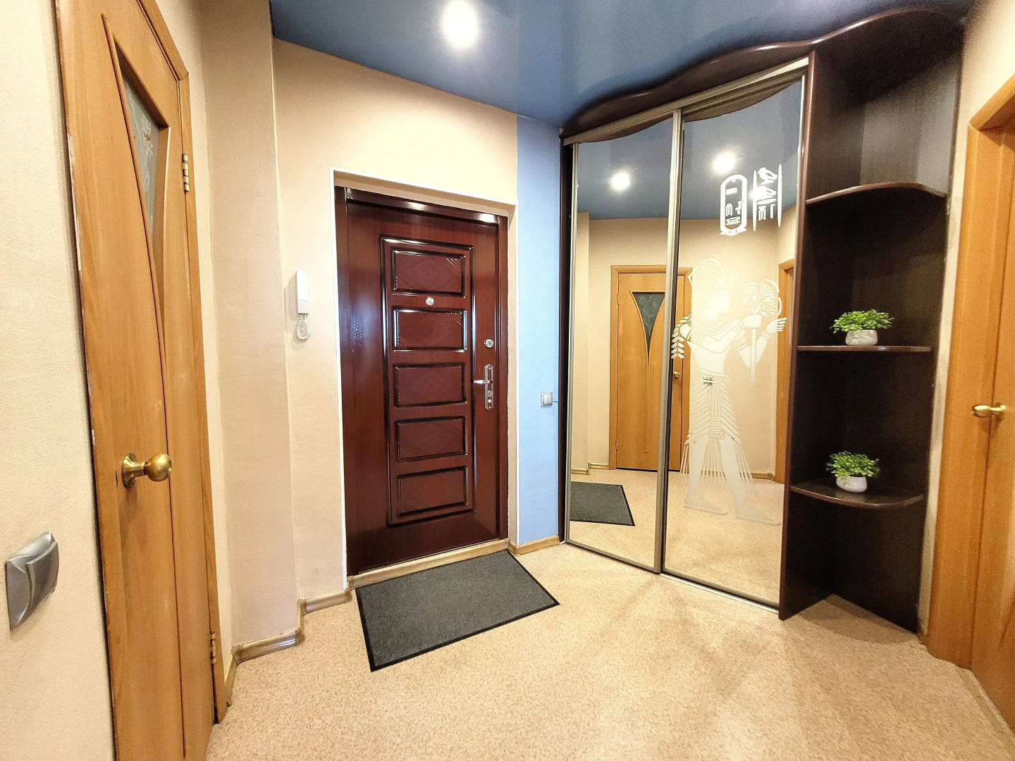 Апартаменты в центре у ТЦ Вояж