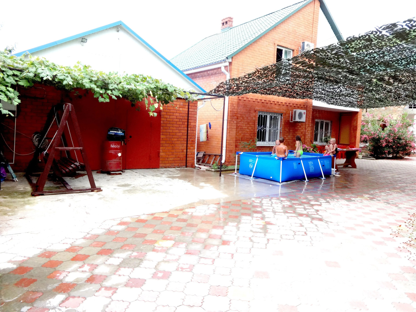 Belyij Parohod Guest House