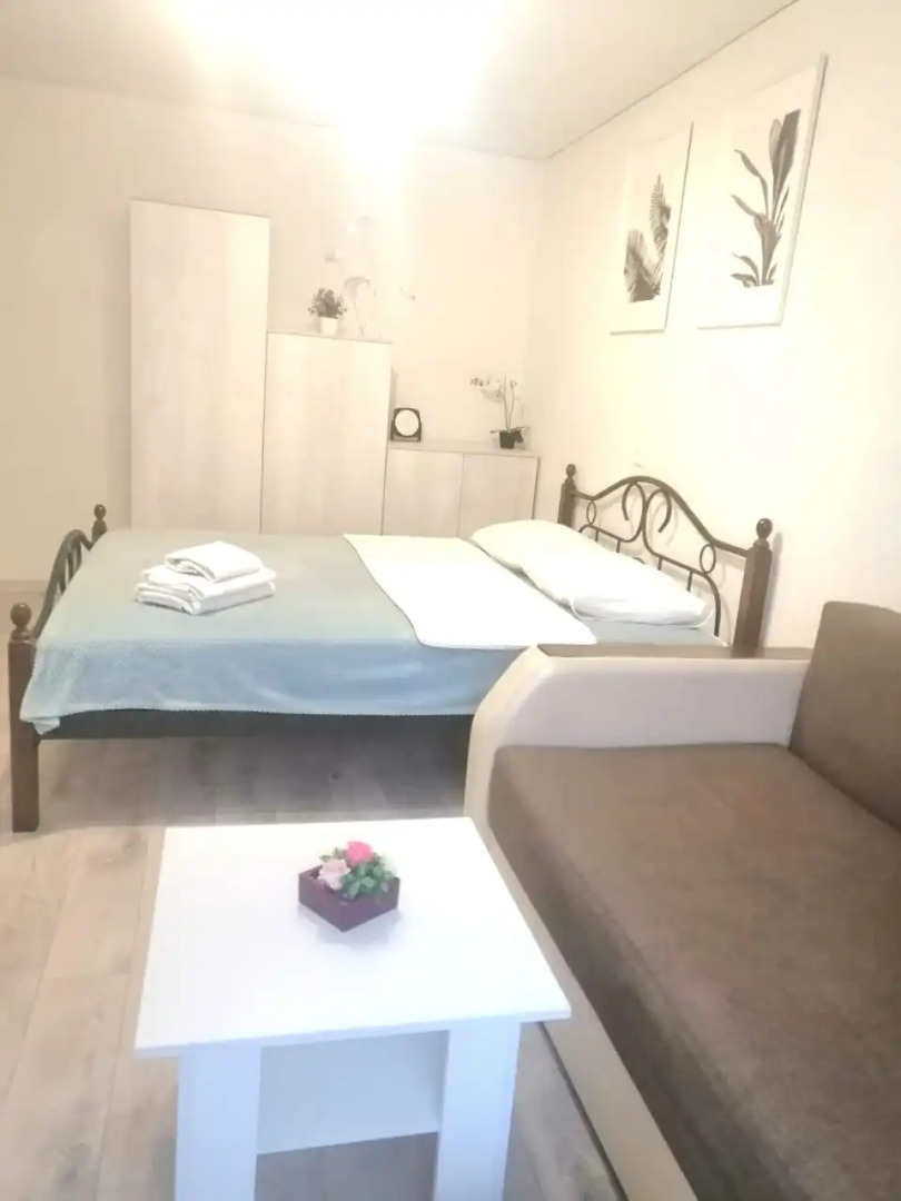 Апартаменты На Каслинской