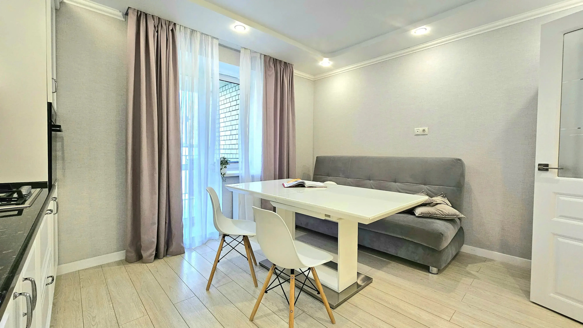 Квартира Urban Apartments 2-х комнатная рядом с метро и базой отдыха у леса