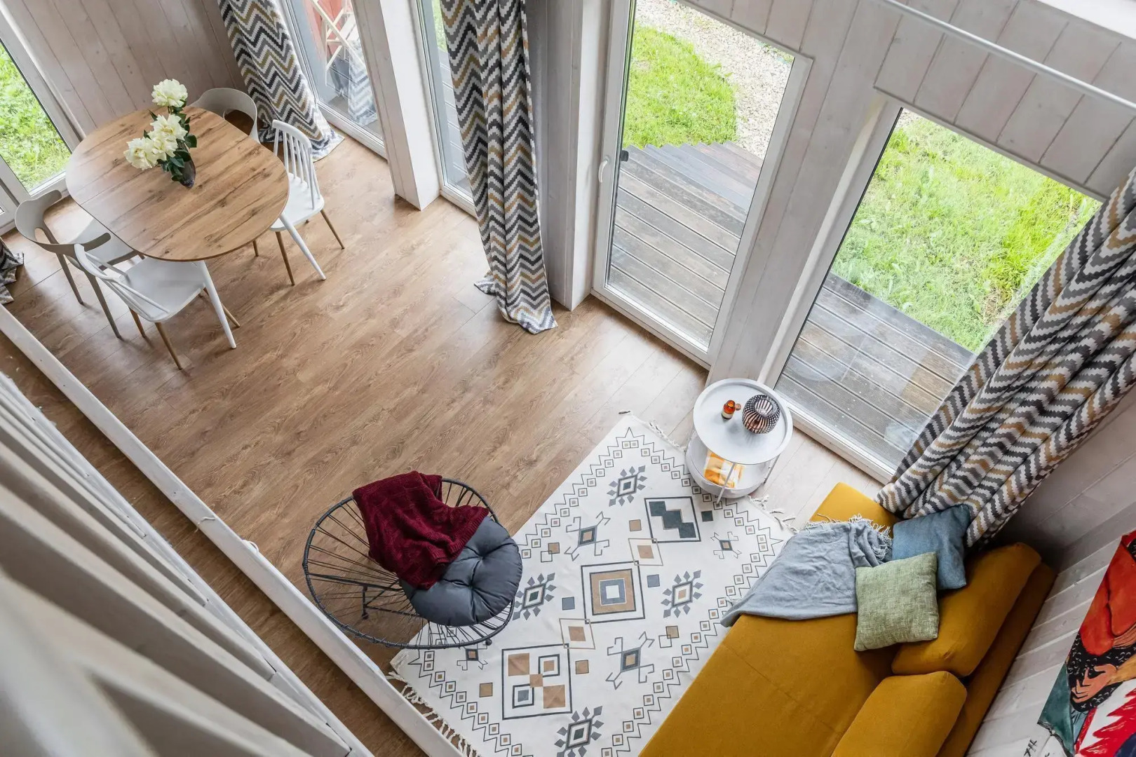 Частный Дом Яркий панорамный с видом на лес