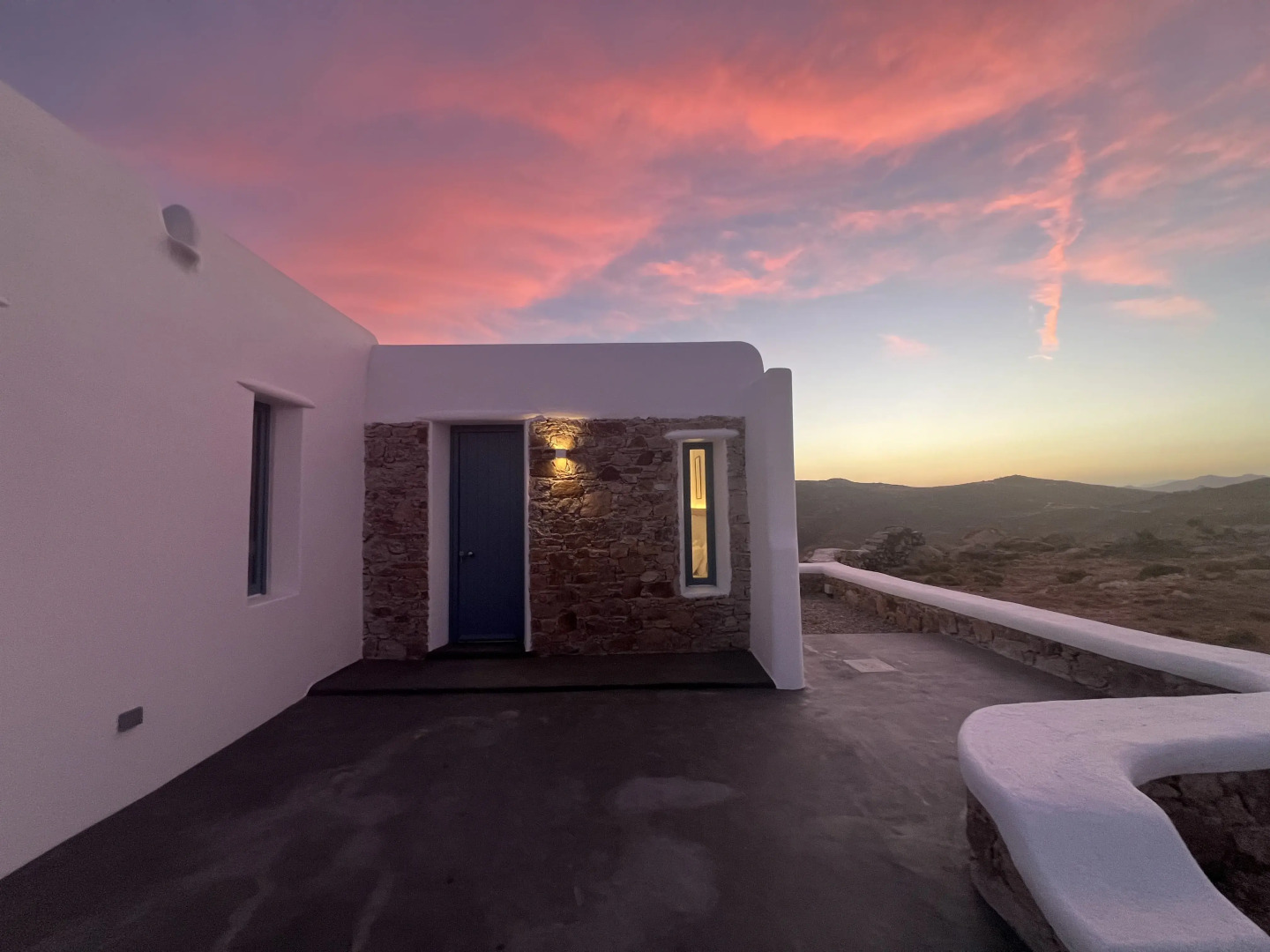 Отель Thronos Suites