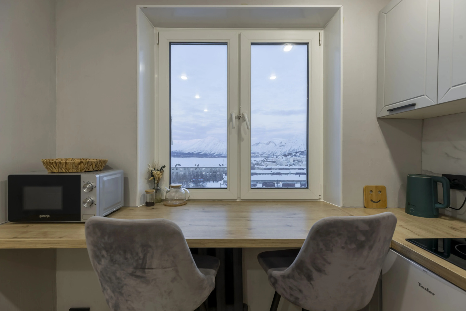 Квартира Уютная 2-к с Потрясающим Видом на Горы и Озеро