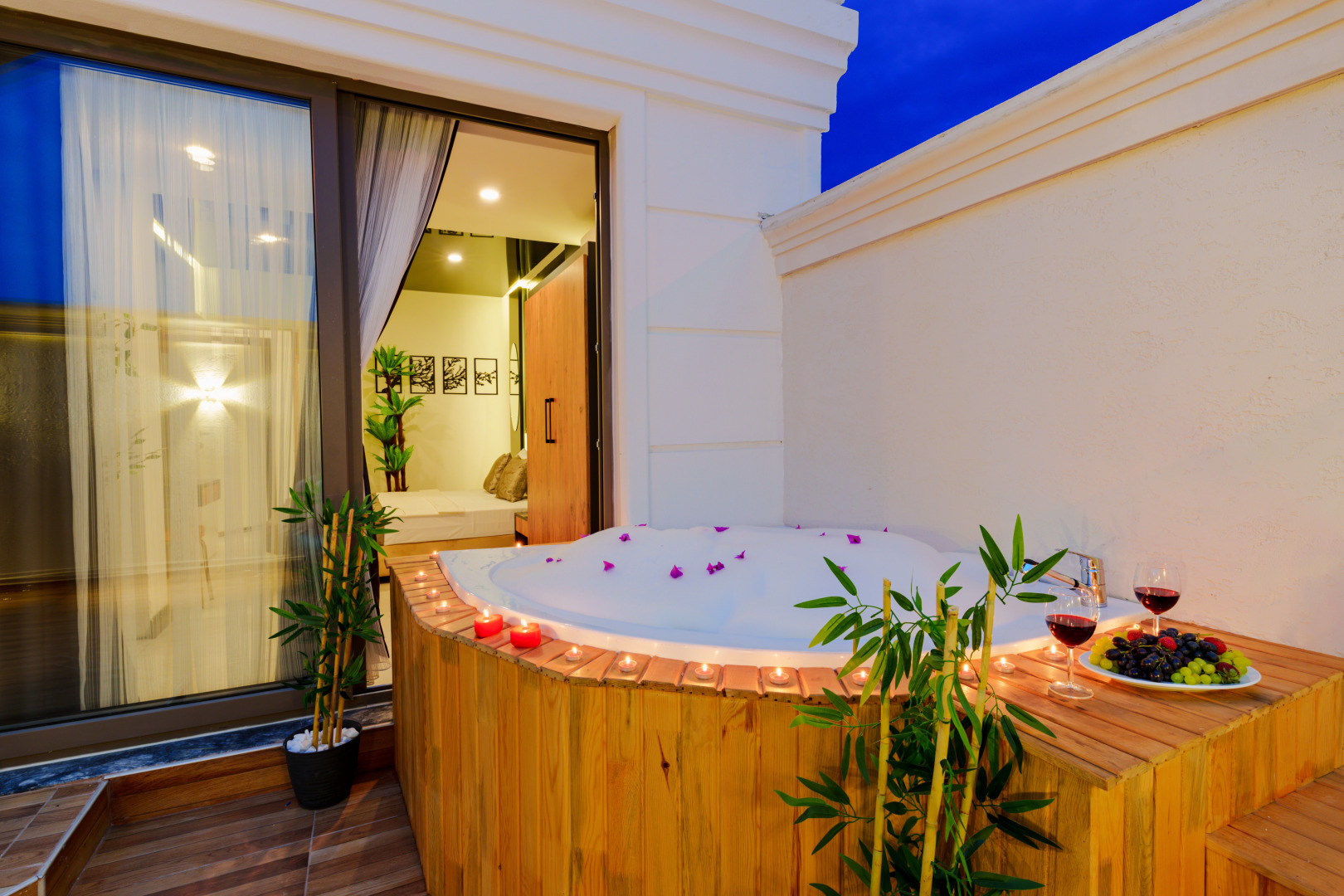 Отель Mrt Suites Lara