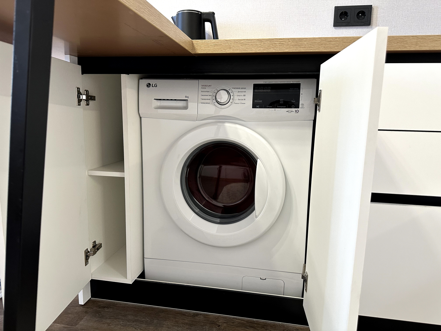 Аппартаменты "Эленика" двухкомнатная квартира в Махачкале с видом на озеро и мечеть