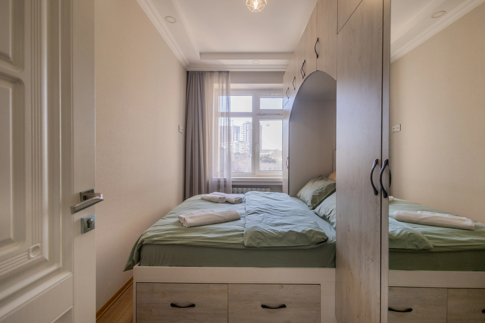 Апартаменты Двухспальные с Гостиной Комнатой в Центре Города