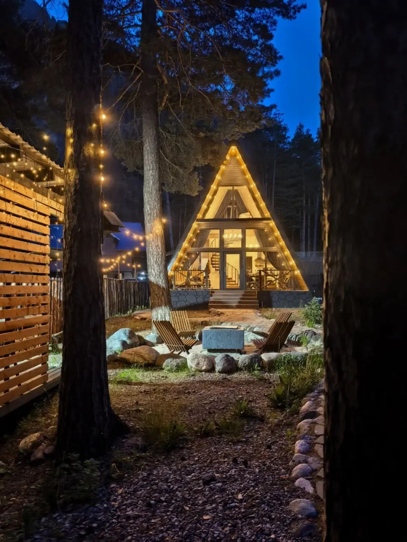 Шале Треугольный дом на огороженной территории