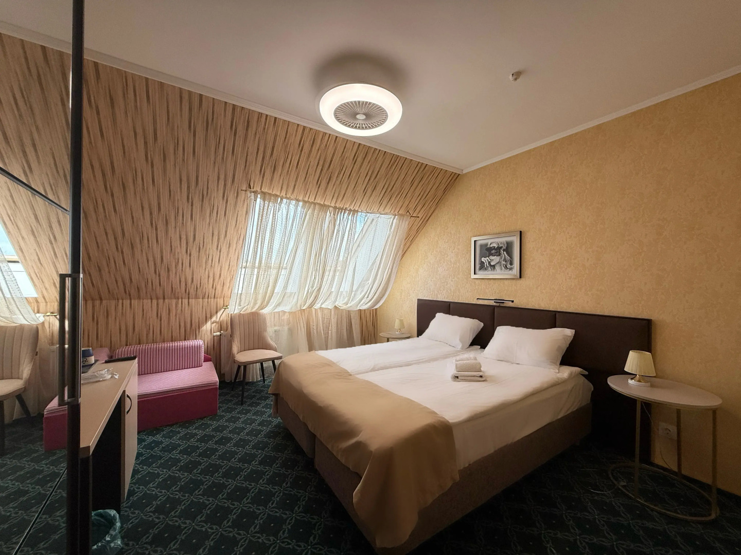 Отель Ренессанс