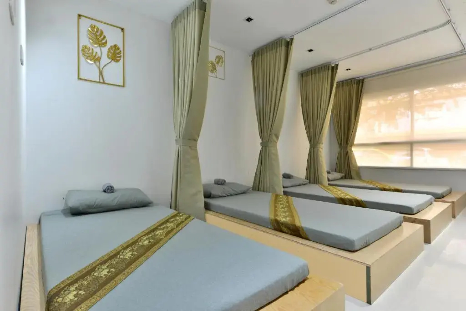 Отель The Grass Serviced Suites